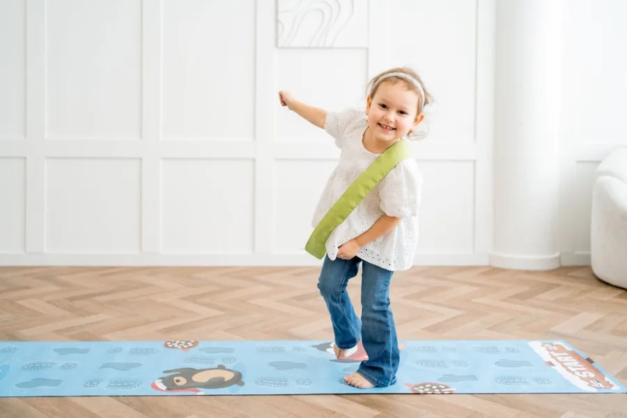 Mata Animacyjna Skaczące Stópki 50x300 cm ZIMA